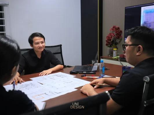 Đội ngũ Kiến trúc sư Uni Design lên phương án thiết kế thi công nội thất từ bản vẽ đến thực tế.